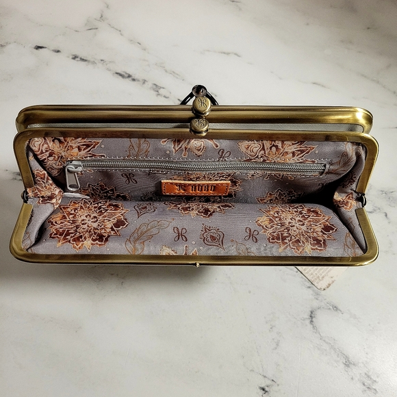 NWT HOBO LE Lauren Wallet/Clutch Silver Metallic Leather - Picture 3 of 10